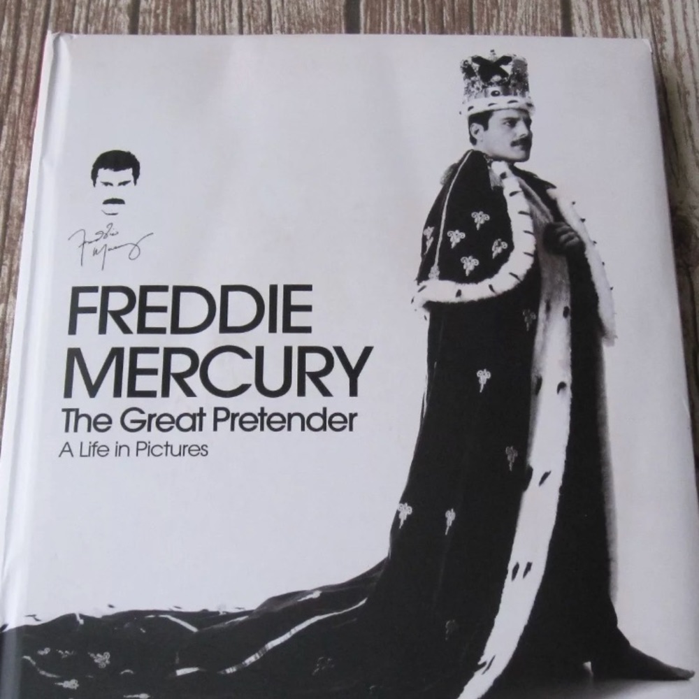 Freddy Mercury collectors book